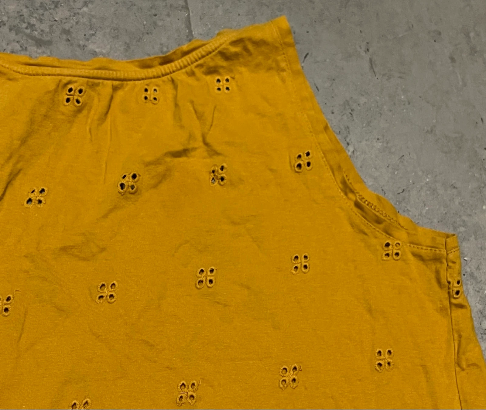 Camiseta naranja con calados  – photo 11